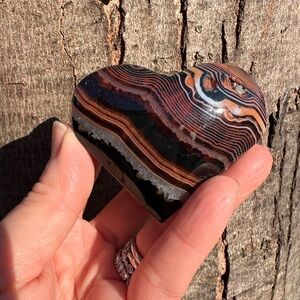 Sardonyx (3) heart with acrylic stand | crystal